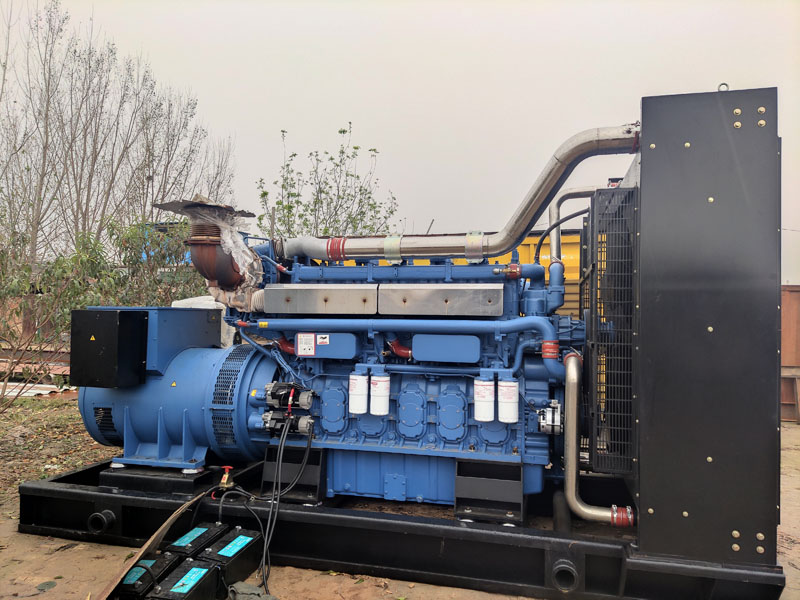 可克达拉柴油发电机组更换机油时，应遵循哪些步骤？