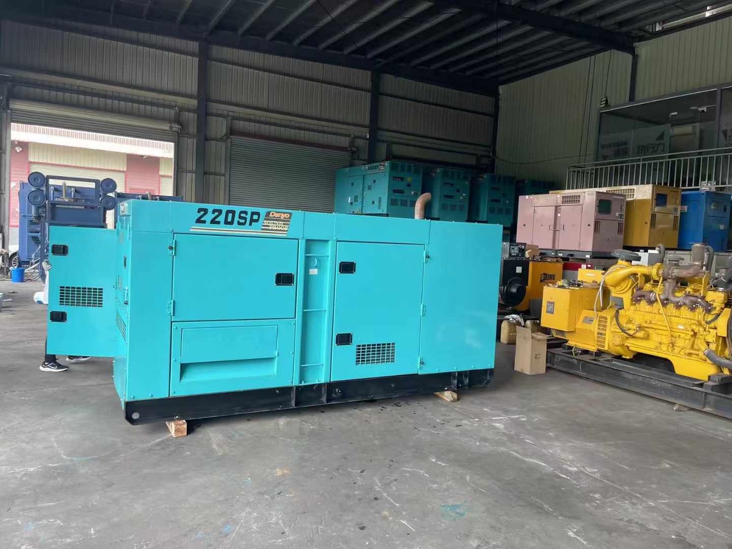 可克达拉800kW 柴油发电机的输出电流波动范围是多少？